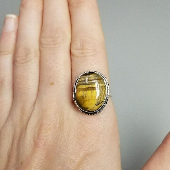 Vintage Tigers Eye Ring, Oval Shape Cabochon Silver Tone Bezel Set, Size 7 Band - Picture 7 of 7